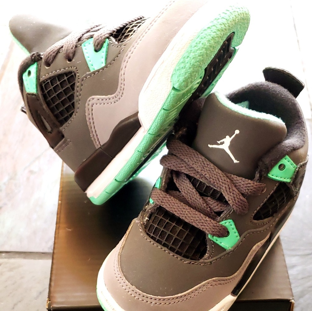 Jordan Retro Sneaker